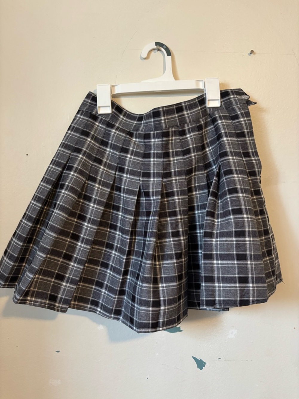 Vintage Pleated Gray Plaid Mini Skirt - Classic Schoolgirl Style